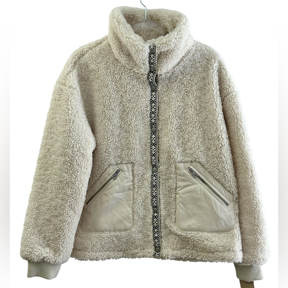 NWT Levi's Women's size Medium Cream Sherpa Fleece Teddy Snap and Zip Jacket